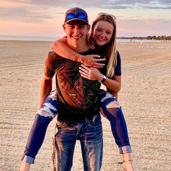 Meet your Posher, Kelsey - Picture 1 of 2